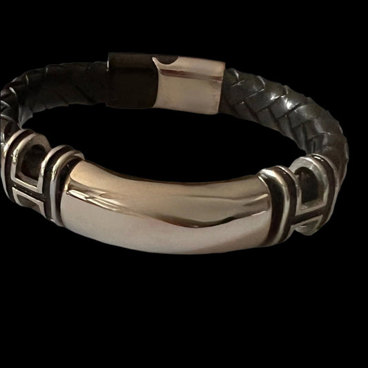 TC Stainless Steel Tube on Braided Black