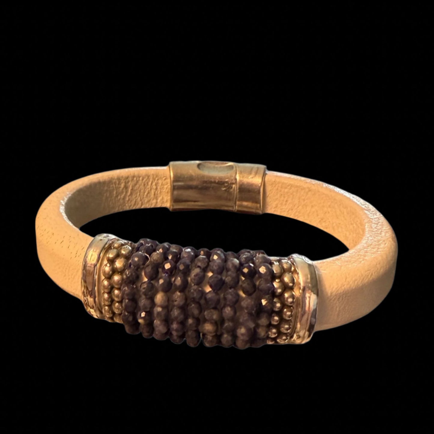 Natural Sapphie on White Leather